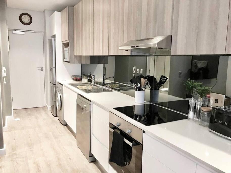 Stunning Studio Apartment In Cbd كيب تاون المظهر الخارجي الصورة
